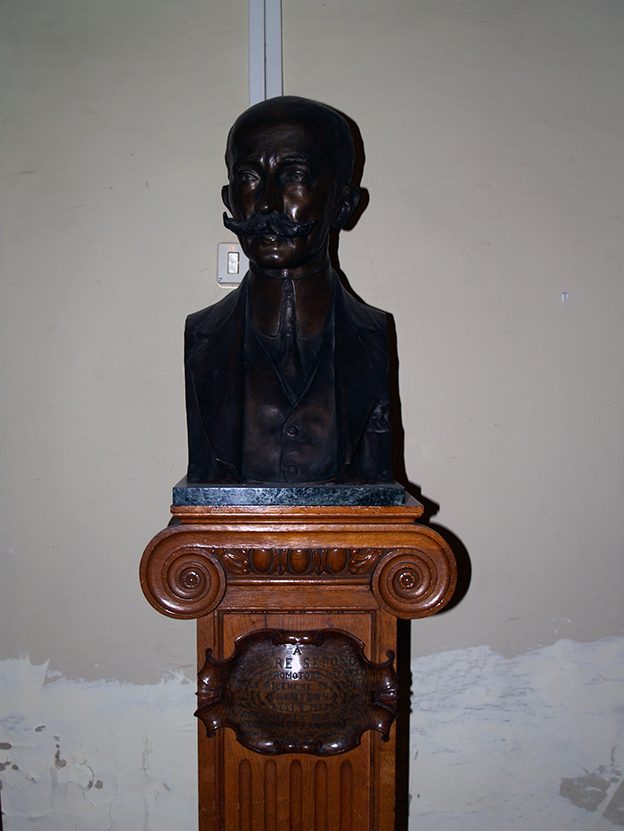 Cesare Serono's Bust, Roma (1).jpg